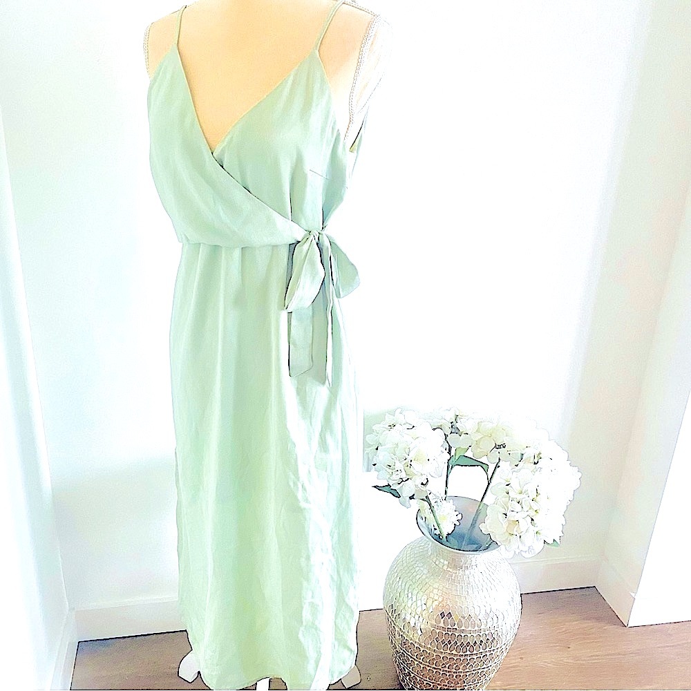 💕Pretty Pistachio Green Midi Dress SZ L
